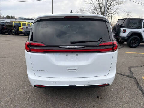 2024 Chrysler Pacifica Touring L