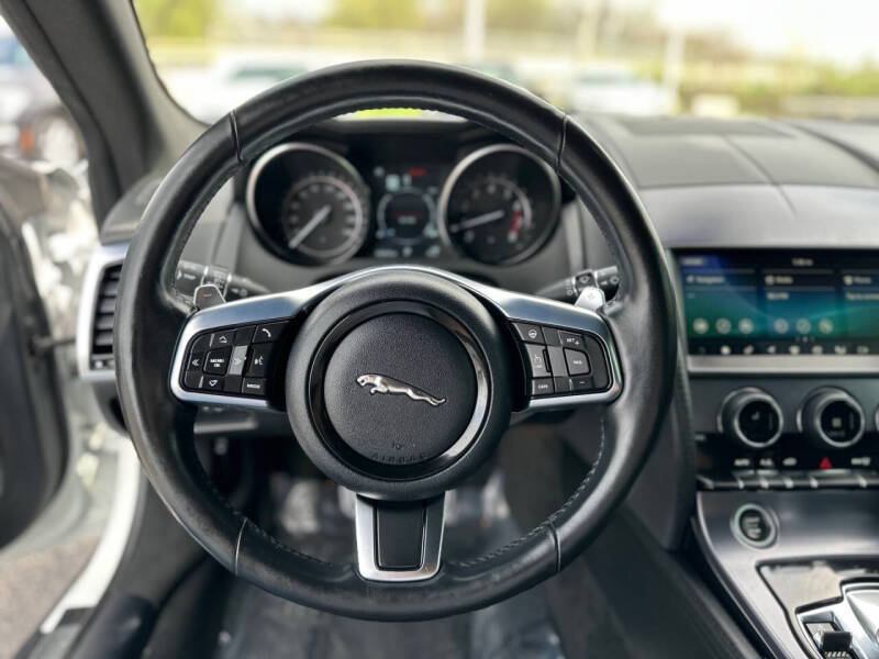 2019 Jaguar F-TYPE P300