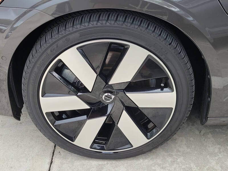 2024 Volvo S60 Recharge T8 Plus Dark Theme