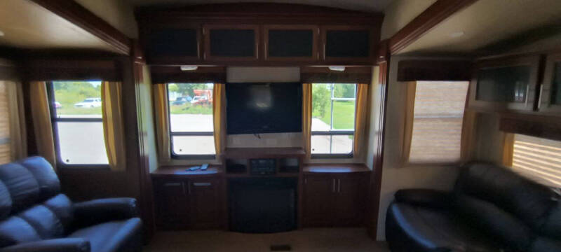 2013 Forest River Cedar Creek Silverback 29RE