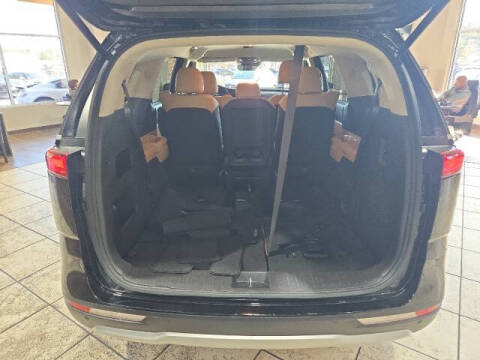 2023 Kia Carnival EX