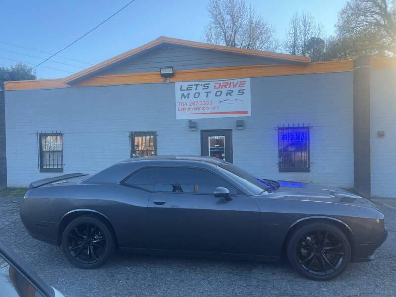 2017 Dodge Challenger R/T Shaker