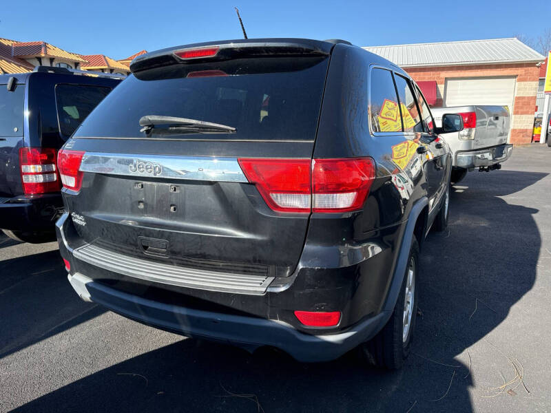 Image 3 of 2013 Jeep Grand Cherokee Laredo