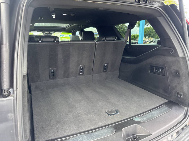 2022 Cadillac Escalade ESV Premium Luxury