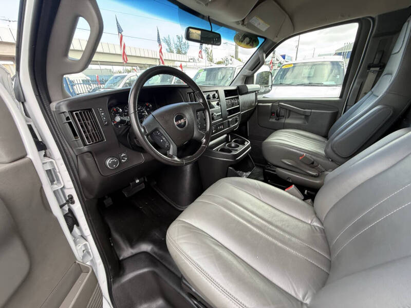 2022 GMC Savana 2500