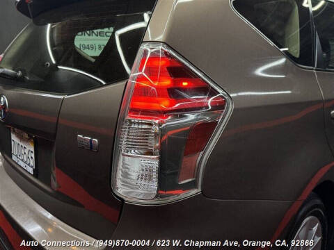 2016 Toyota Prius v Three