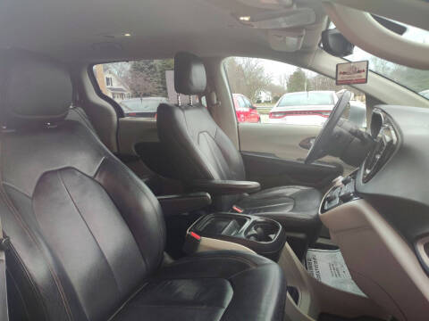 2017 Chrysler Pacifica Touring-L