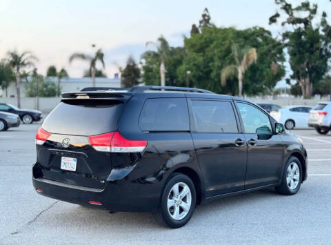 2014 Toyota Sienna LE 8-Passenger