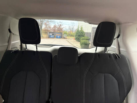 2022 Chrysler Voyager LX