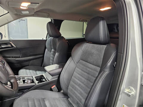 2025 Mitsubishi Outlander PHEV SE