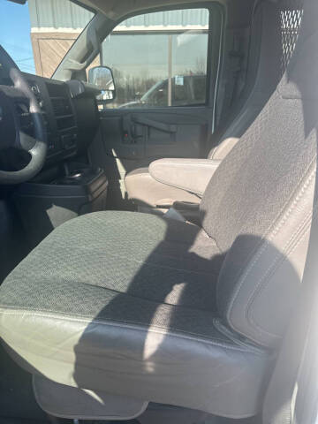 2023 GMC Savana 2500