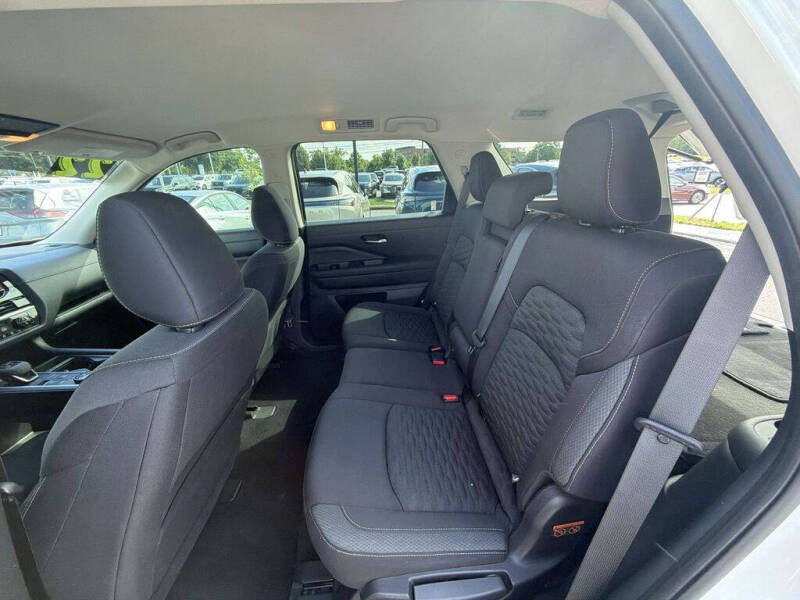 2022 Nissan Pathfinder SV