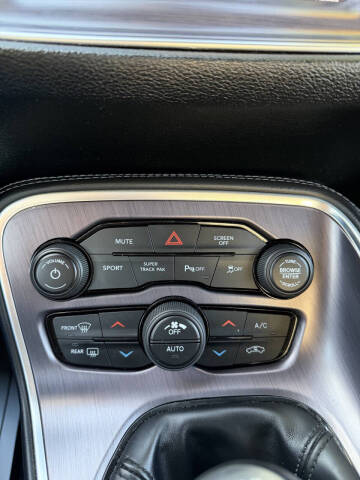 2018 Dodge Challenger 392 HEMI Scat Pack Shaker