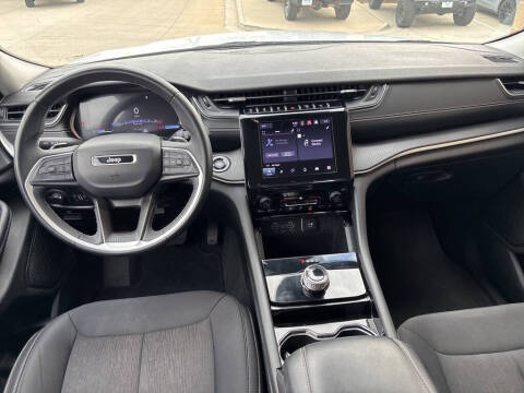 2023 Jeep Grand Cherokee L Laredo