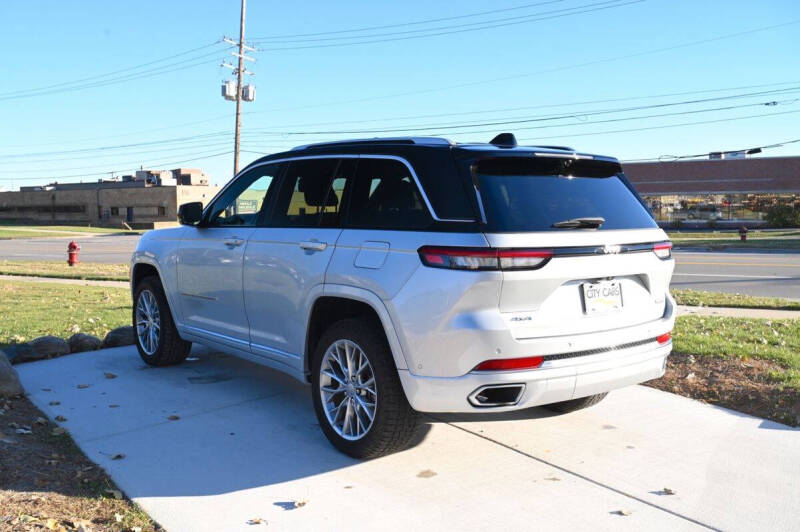2022 Jeep Grand Cherokee Summit