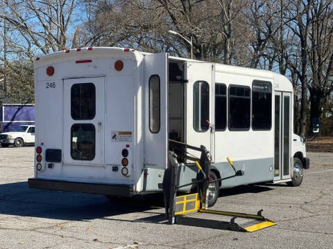 2011 Ford E-Series E-450 SD