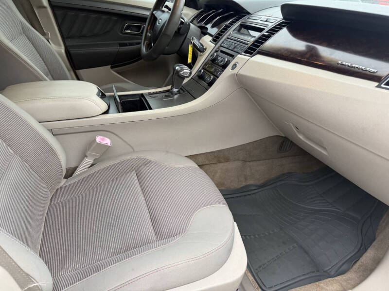 2011 Ford Taurus SEL
