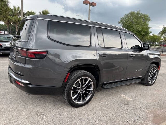 2022 Jeep Wagoneer 16