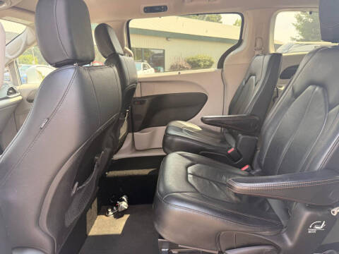 2020 Chrysler Pacifica Touring L