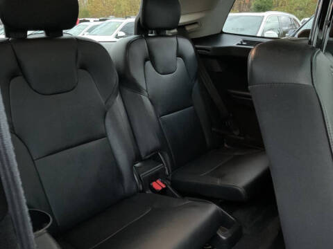 2016 Volvo XC90 T6 Momentum