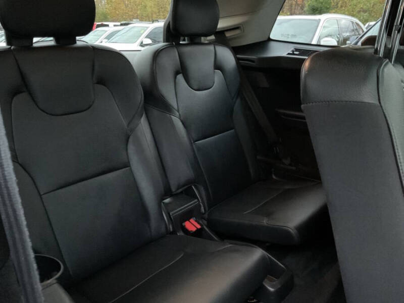 2016 Volvo XC90 T6 Momentum