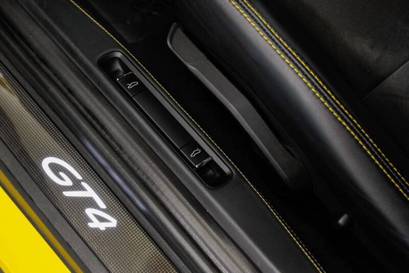 2016 Porsche Cayman GT4