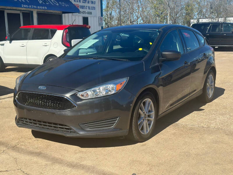 2018 Ford Focus SE's photo
