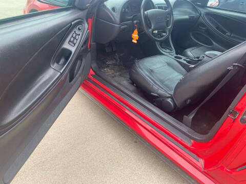 2004 Ford Mustang Deluxe