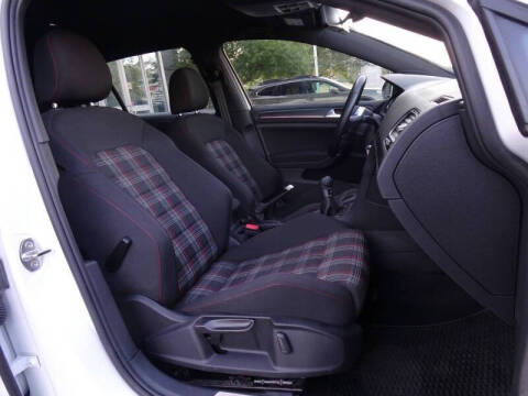 2021 Volkswagen Golf GTI SE