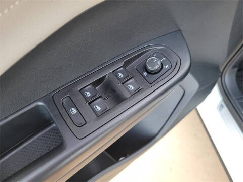 2025 Volkswagen Taos SEL 4Motion