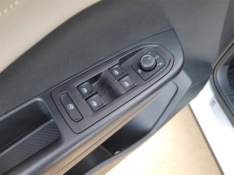 2025 Volkswagen Taos SEL 4Motion