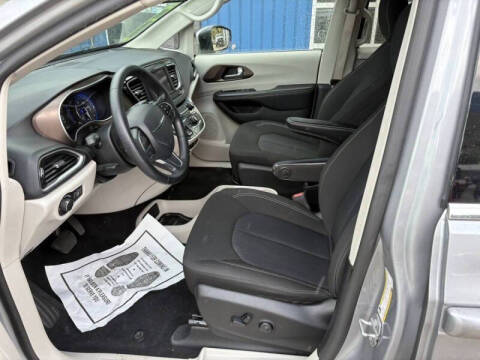 2020 Chrysler Voyager LX