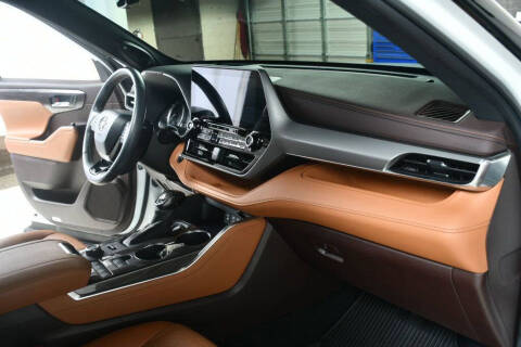 2022 Toyota Highlander Platinum