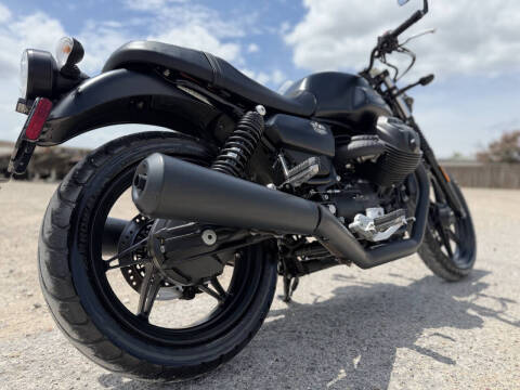 2022 Moto Guzzi V7 Stone E5
