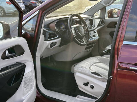 2017 Chrysler Pacifica Touring-L