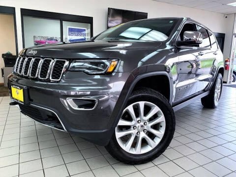 2017 Jeep Grand Cherokee for sale at SAINT CHARLES MOTORCARS in Saint Charles IL