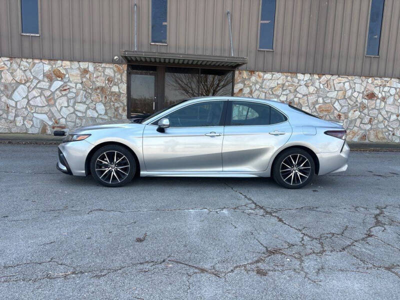 Used 2022 Toyota Camry SE with VIN 4T1G11AK9NU684835 for sale in Maysville, KY