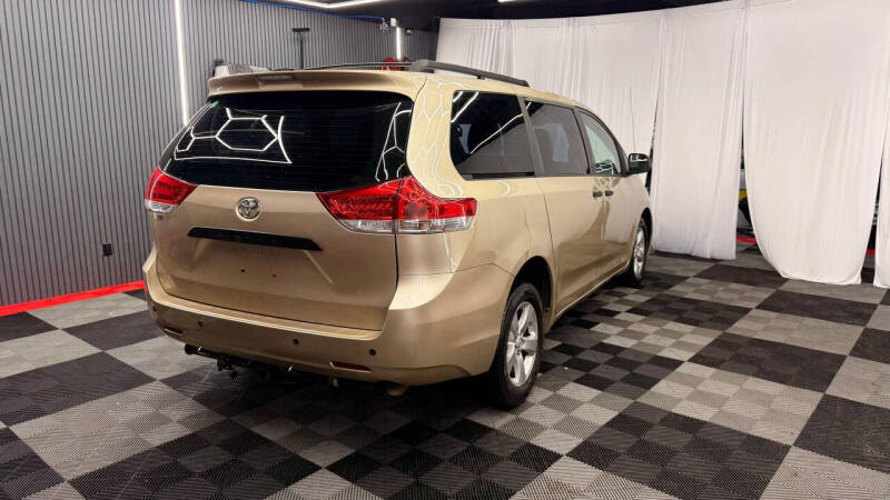 2014 Toyota Sienna L 7-Passenger