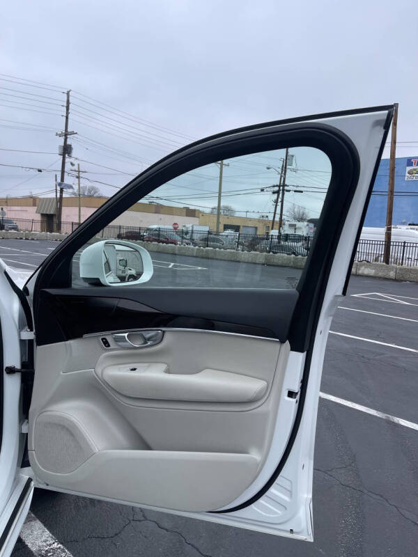 2019 Volvo XC90 T5 Momentum