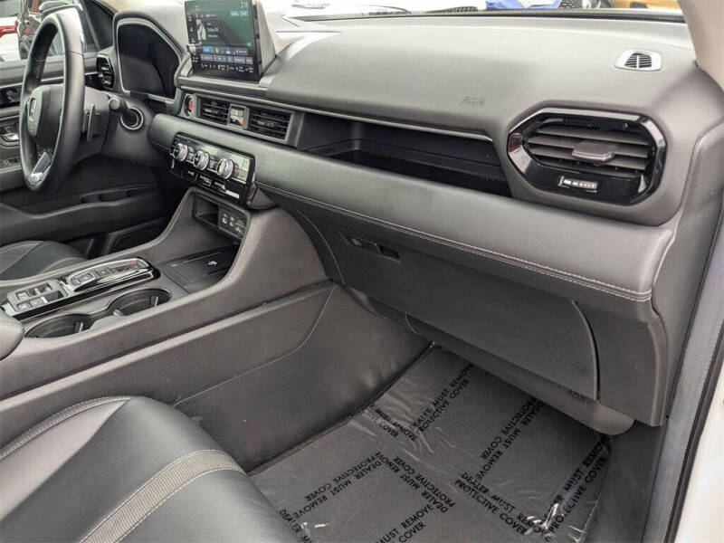 2024 Honda Pilot EX-L w/Rear Captain's Chairs