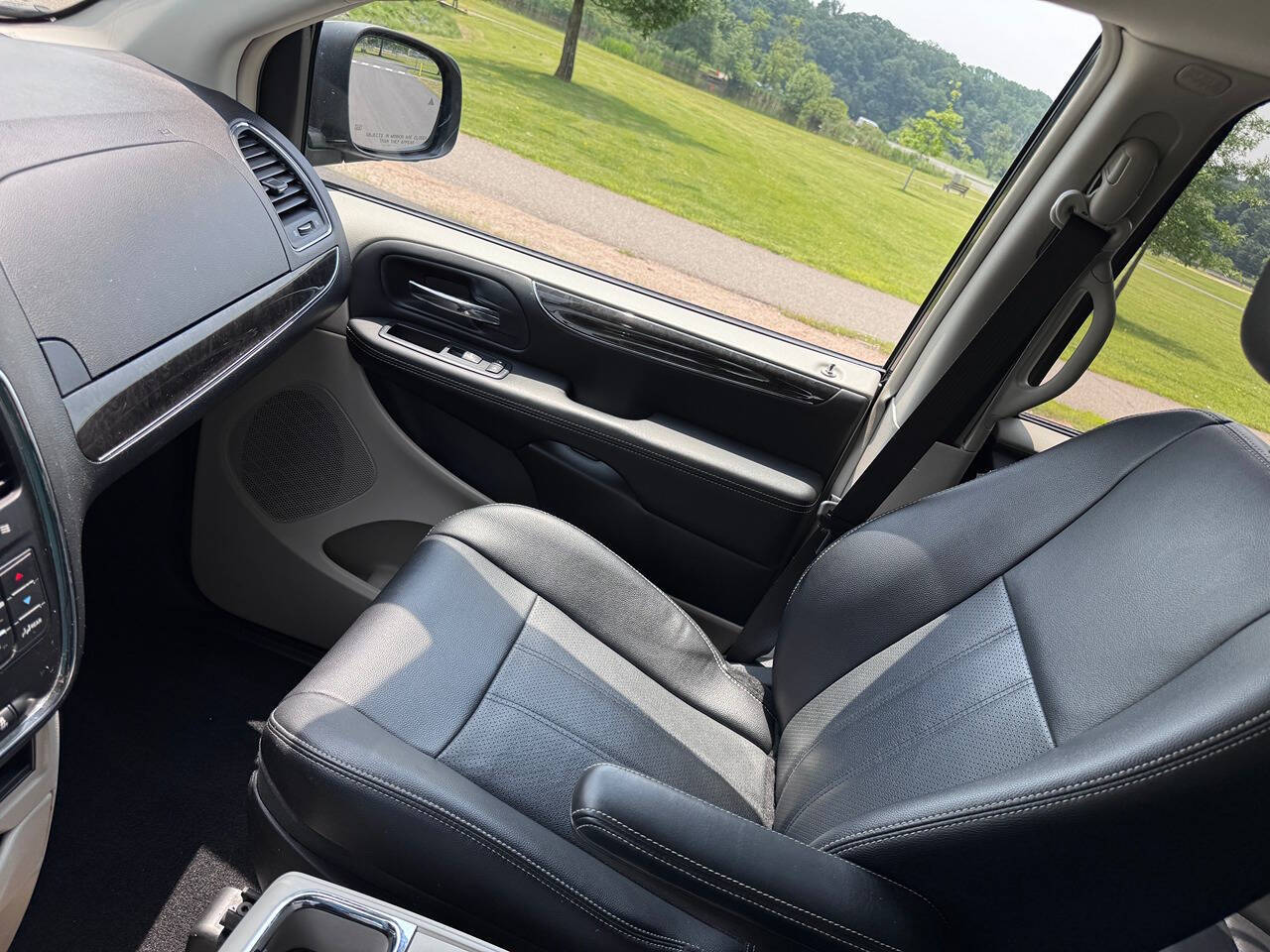 2014 Chrysler Town and Country 10