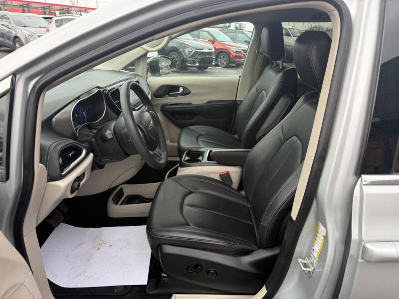 2024 Chrysler Pacifica Plug-In Hybrid Select