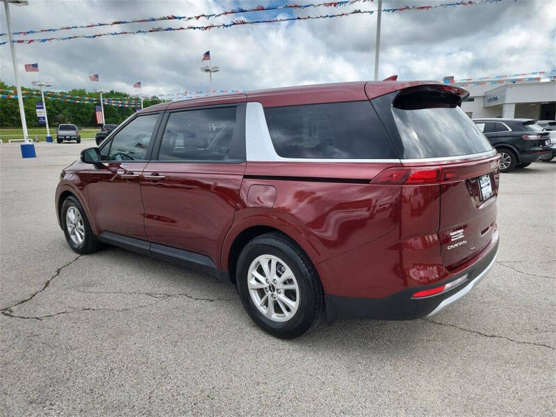 Used 2024 Kia Carnival LX Seat Pkg with VIN KNDNB4H32R6356823 for sale in Claremore, OK