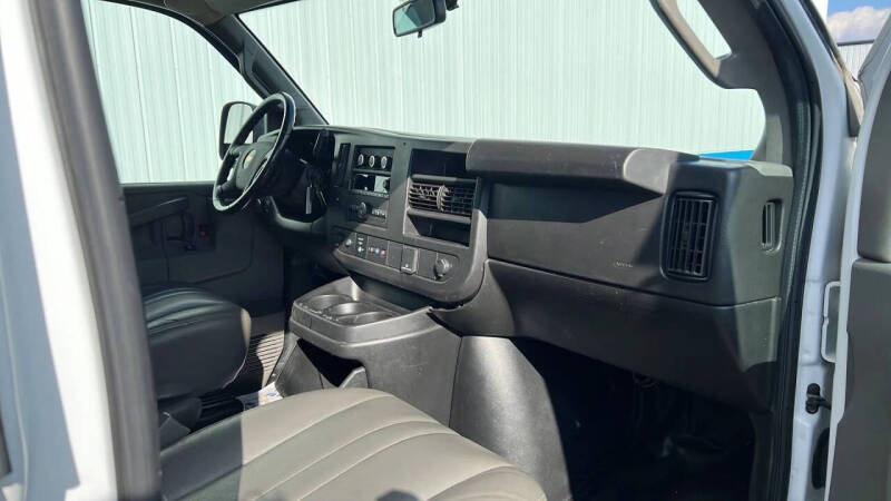 2022 Chevrolet Express 2500