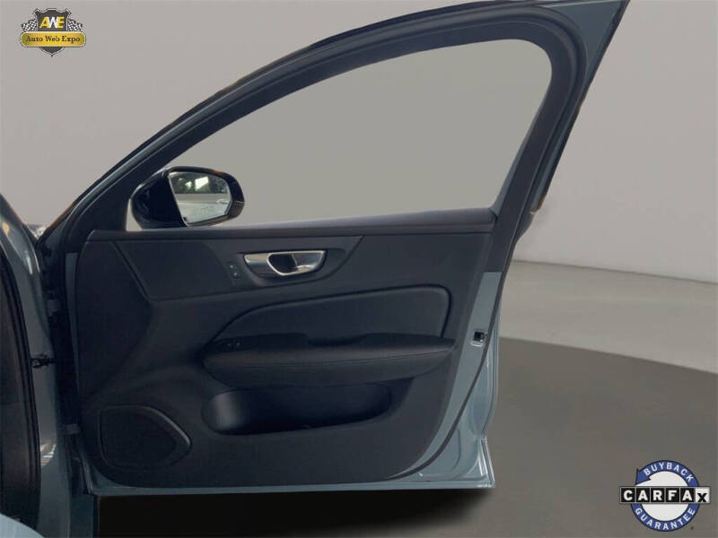 2024 Volvo S60 B5 Plus Dark Theme