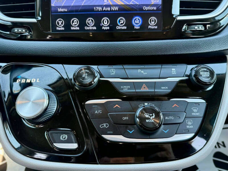 2017 Chrysler Pacifica Touring-L