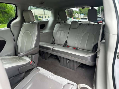 2017 Chrysler Pacifica Touring-L