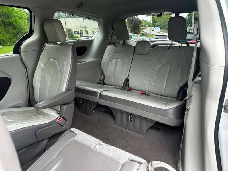 2017 Chrysler Pacifica Touring-L