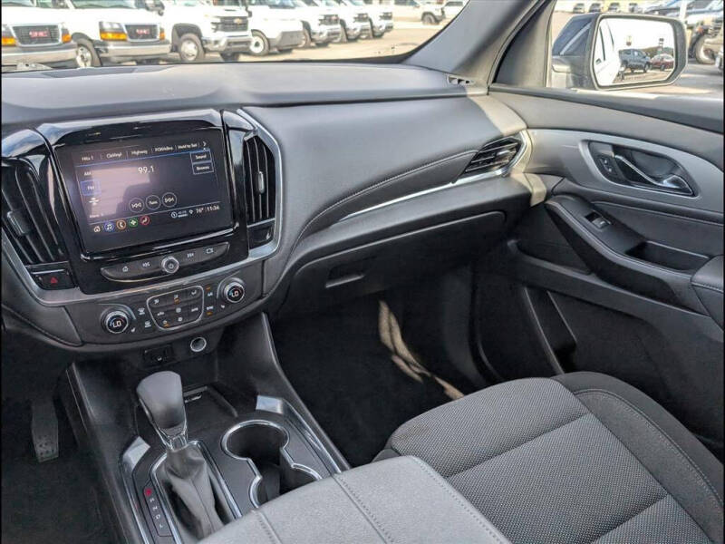 2023 Chevrolet Traverse LT Cloth