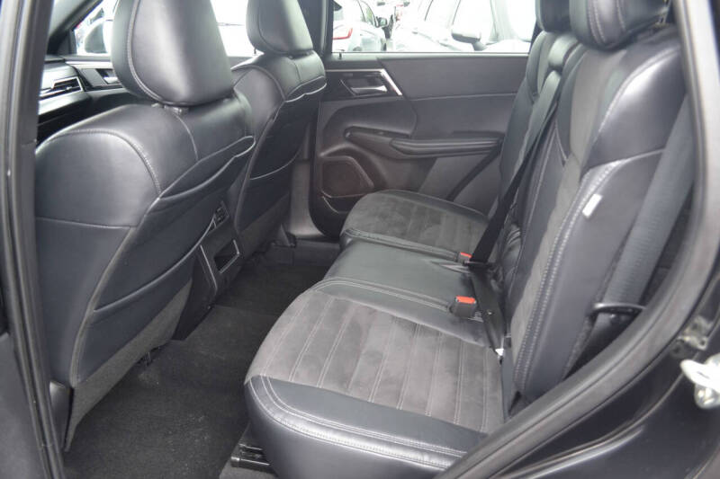 2023 Mitsubishi Outlander Black Edition